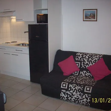 Fushia Apartament *
